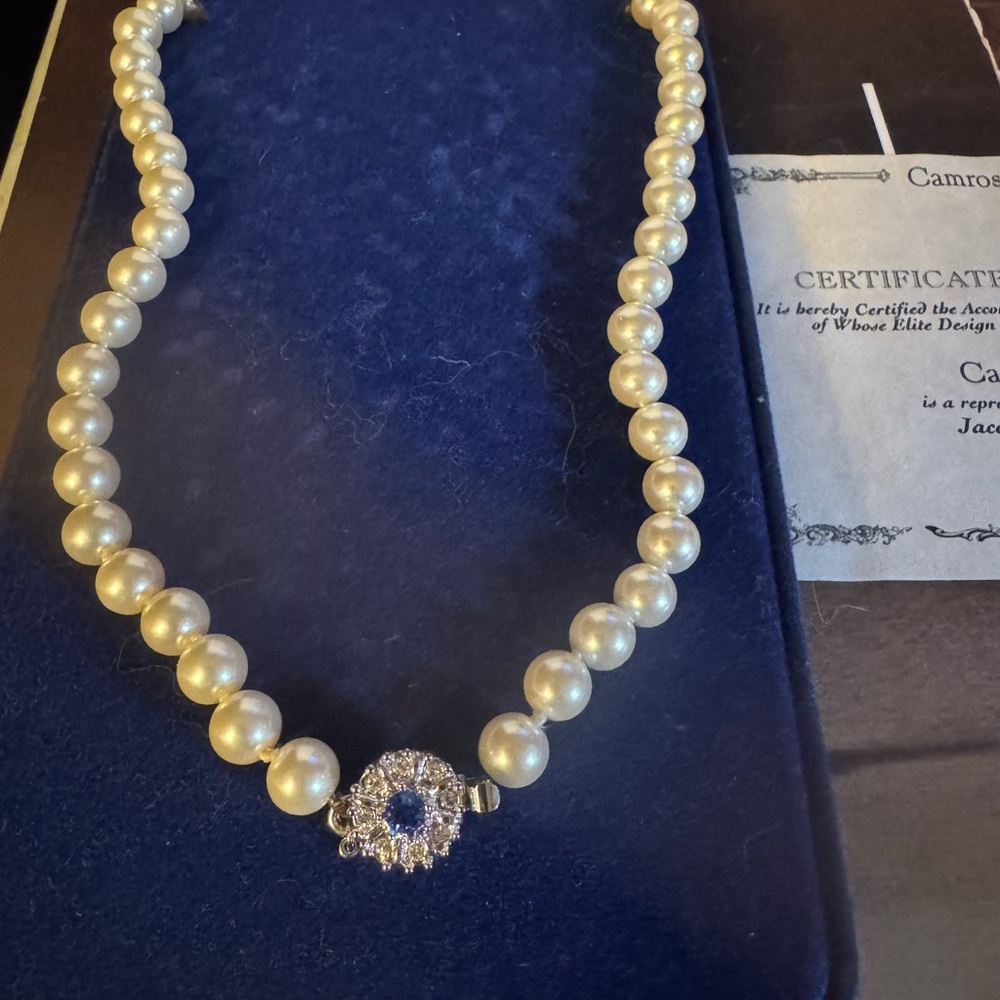 Elegant Pearl Necklace with Silver Clasp